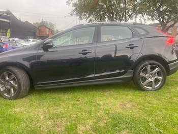 Used Volvo V40 2015 for sale - 76093637: Photo