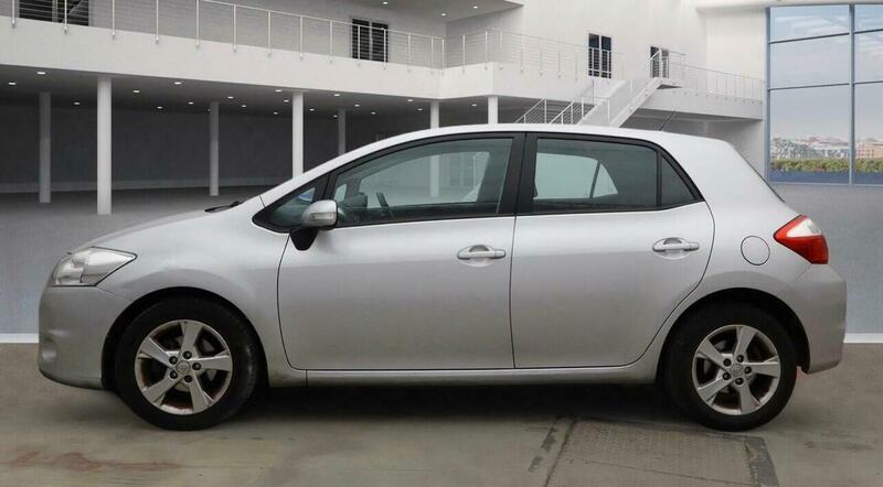 Used Toyota Auris 2010 for sale - 77277034: Photo 2