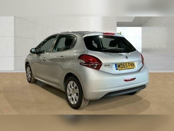 Used Peugeot 208 2015 for sale - 79058929: Photo