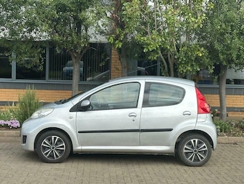 Used Peugeot 107 2011 for sale - 76185879: Photo 2