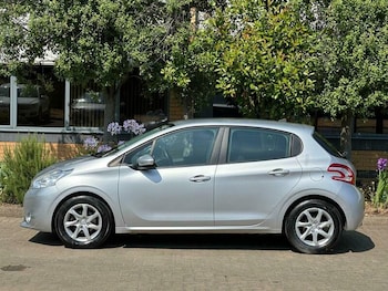 Used Peugeot 208 2014 for sale - 79547855: Photo