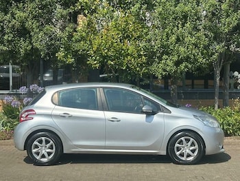 Used Peugeot 208 2014 for sale - 79547855: Photo