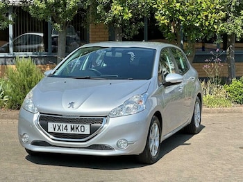 Used Peugeot 208 2014 for sale - 79547855: Photo
