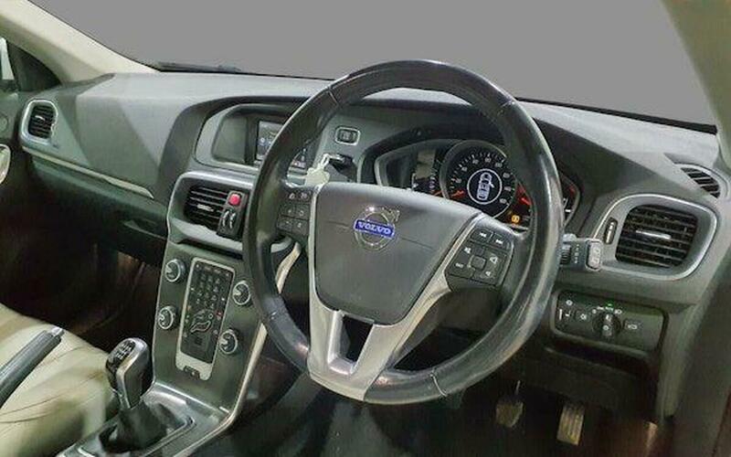 Used Volvo V40 2015 for sale - 76712211: Photo 4