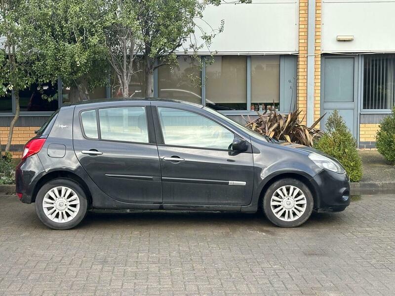 Used Renault Clio 2011 for sale - 77477905: Photo 2