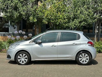 Used Peugeot 208 2015 for sale - 79547850: Photo
