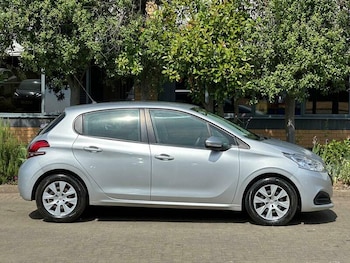 Used Peugeot 208 2015 for sale - 79547850: Photo