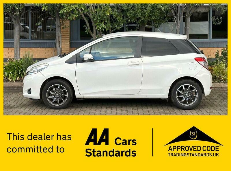 Used Toyota Yaris 2012 for sale - 76346167: Photo 2