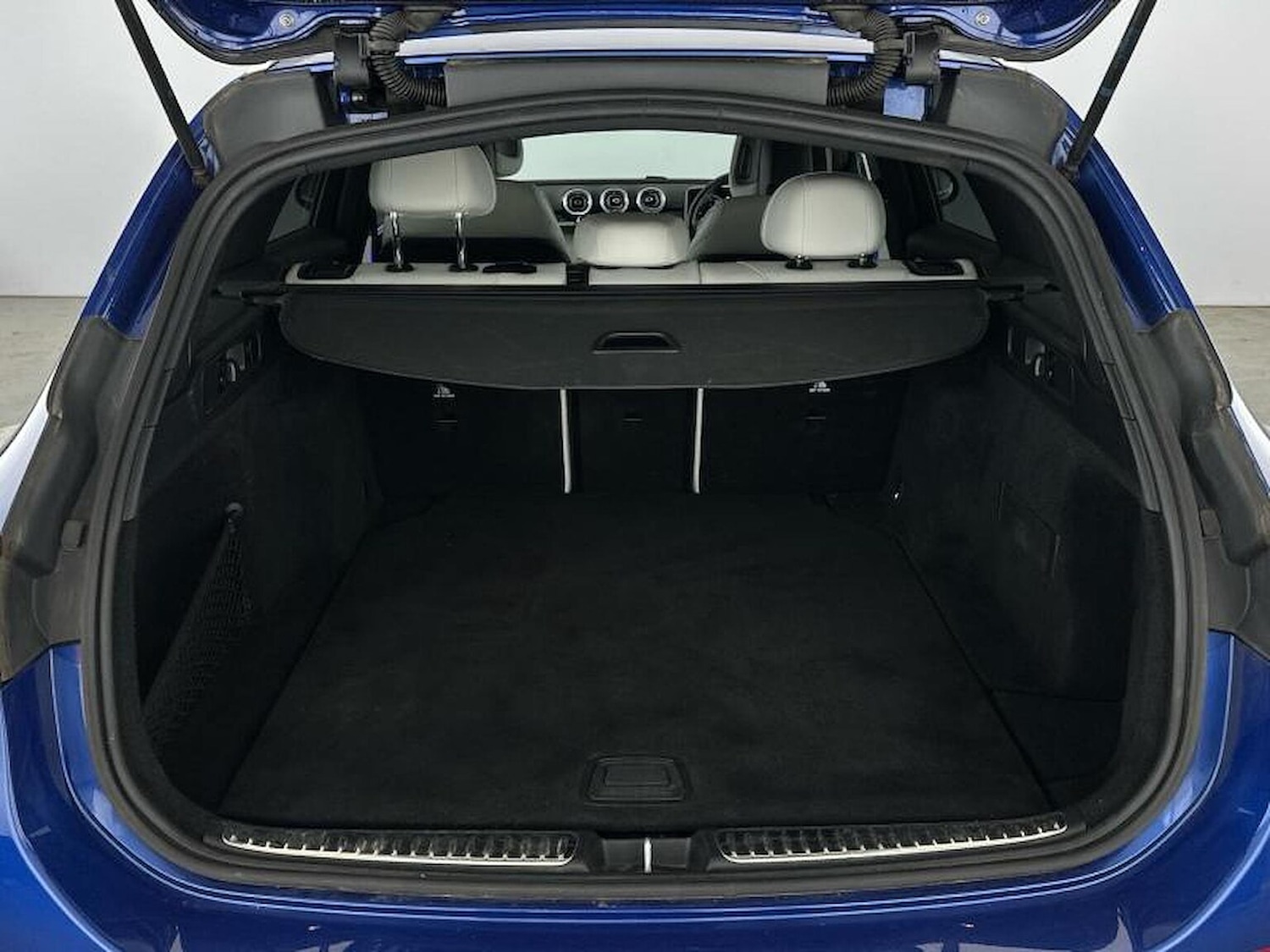 Used Mercedes-Benz C Class 2024 for sale - 76383378: Photo 7