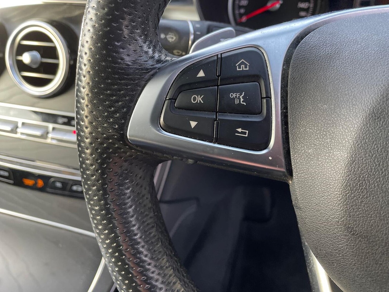 Used Mercedes-Benz GLC 2019 for sale - 76932299: Photo 26