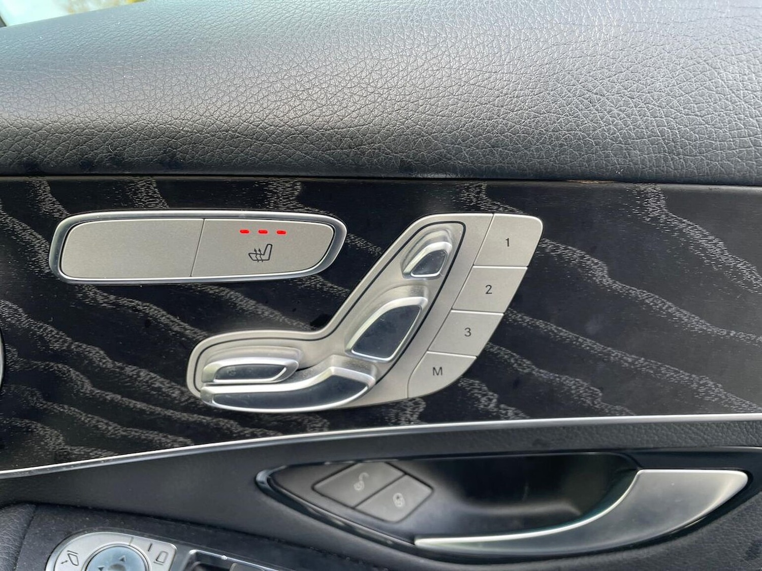 Used Mercedes-Benz GLC 2019 for sale - 76932299: Photo 30