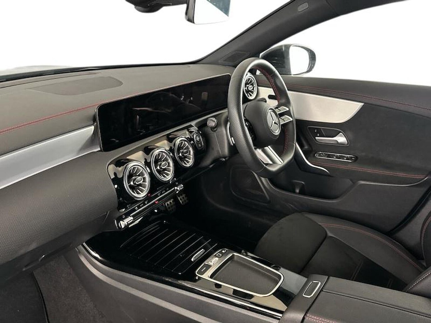 Used Mercedes-Benz CLA 2024 for sale - 76383360: Photo 4