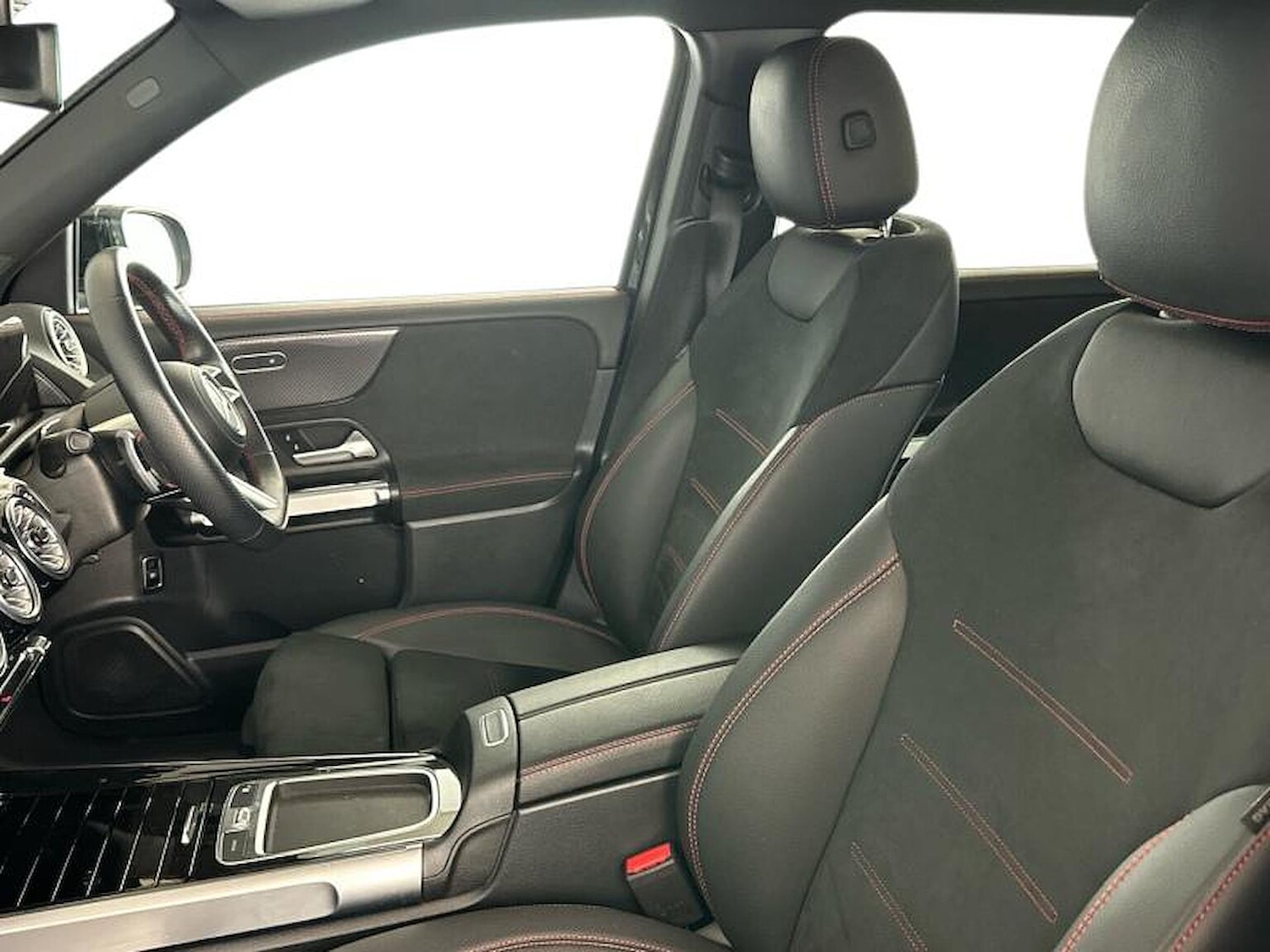 Used Mercedes-Benz GLB 2024 for sale - 76490552: Photo 5