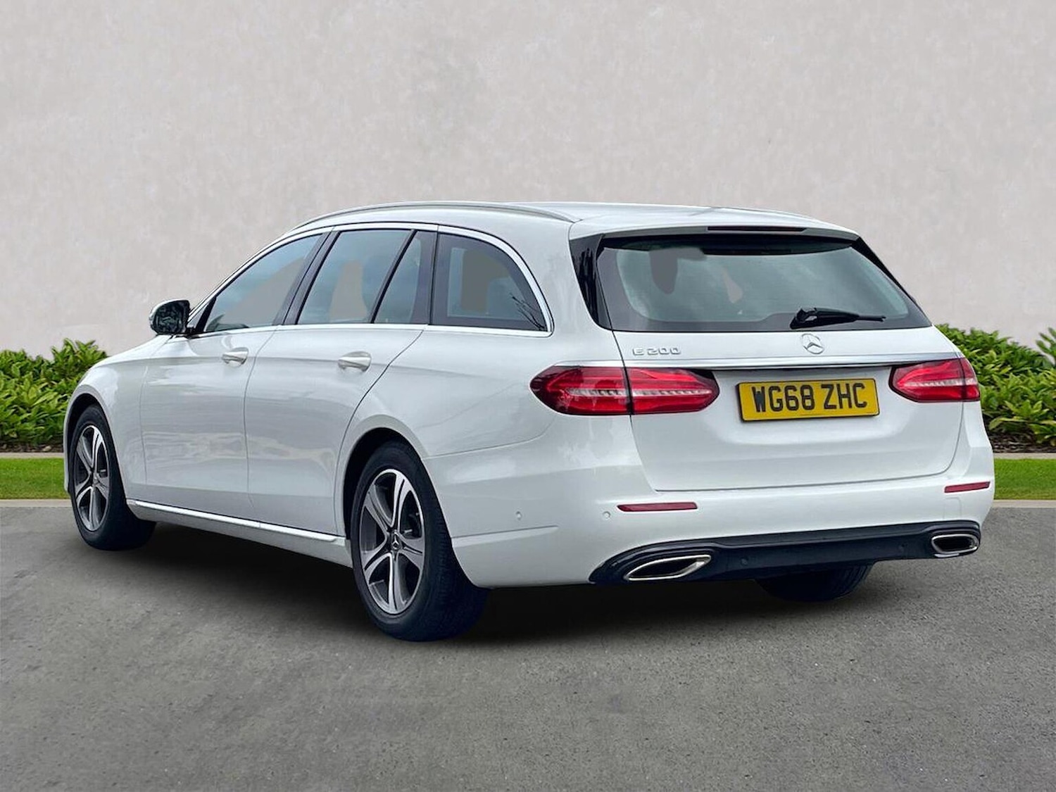 Used Mercedes-Benz E Class 2018 for sale - 76974577: Photo 2