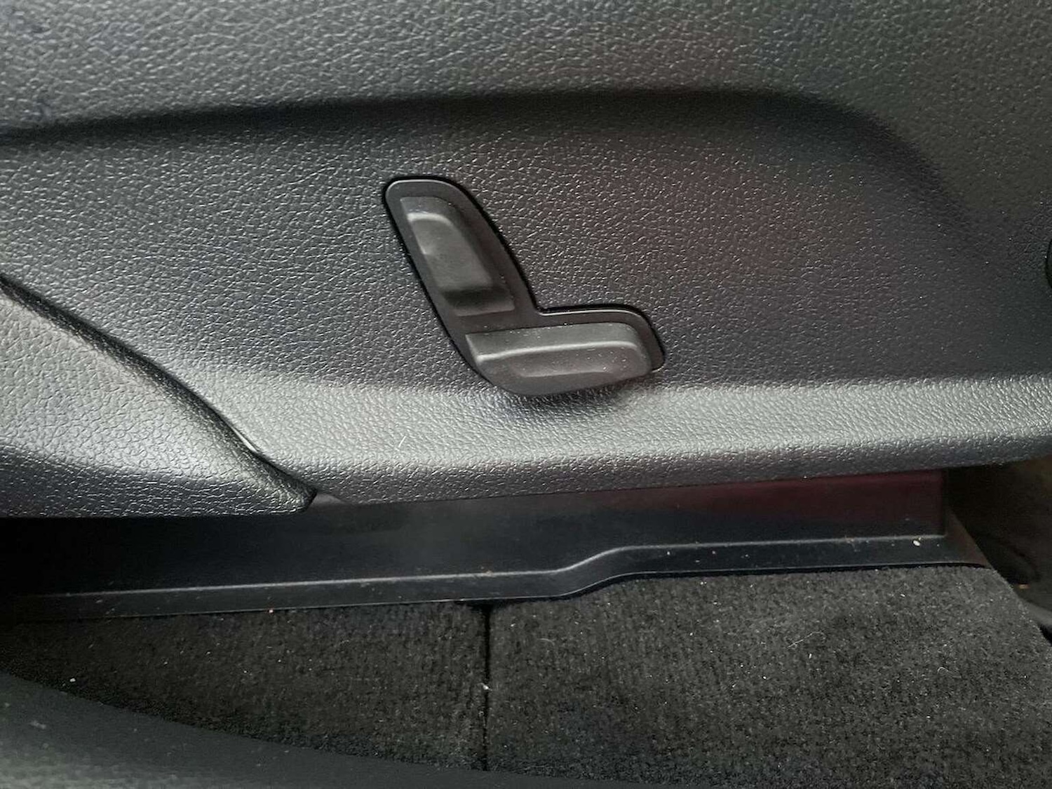 Used Mercedes-Benz EQC 2023 for sale - 77662563: Photo 30