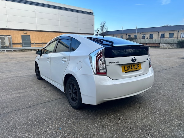 Used Toyota Prius 2014 for sale - 74010639: Photo 4