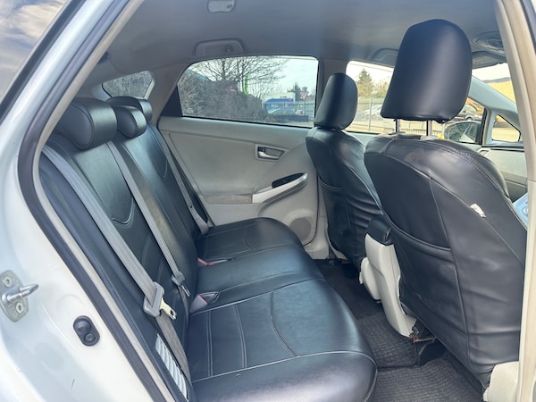 Used Toyota Prius 2014 for sale - 74010639: Photo 9