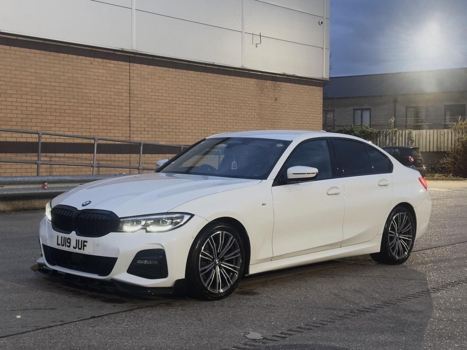 Used BMW 3 Series 2019 for sale - 77475963: Photo 2