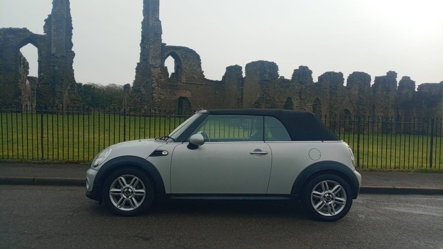 Used MINI Convertible 2013 for sale - 77579735: Photo 2