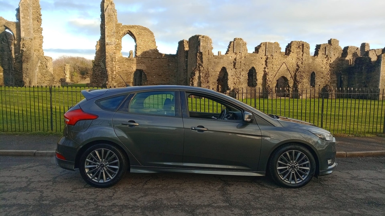 Used Ford Focus 2018 for sale - 77353848: Photo 2