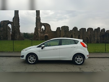 Used Ford Fiesta 2015 for sale - 77758238: Photo