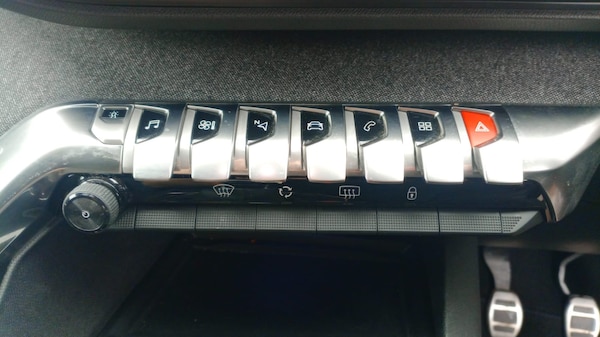 Used Peugeot 3008 2018 for sale - 76221630: Photo 14