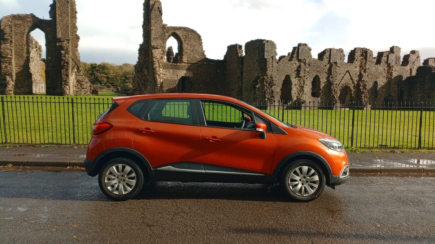Used Renault Captur 2013 for sale - 76365005: Photo 2