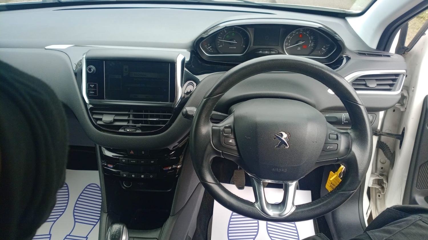 Used Peugeot 208 2014 for sale - 77984326: Photo 10