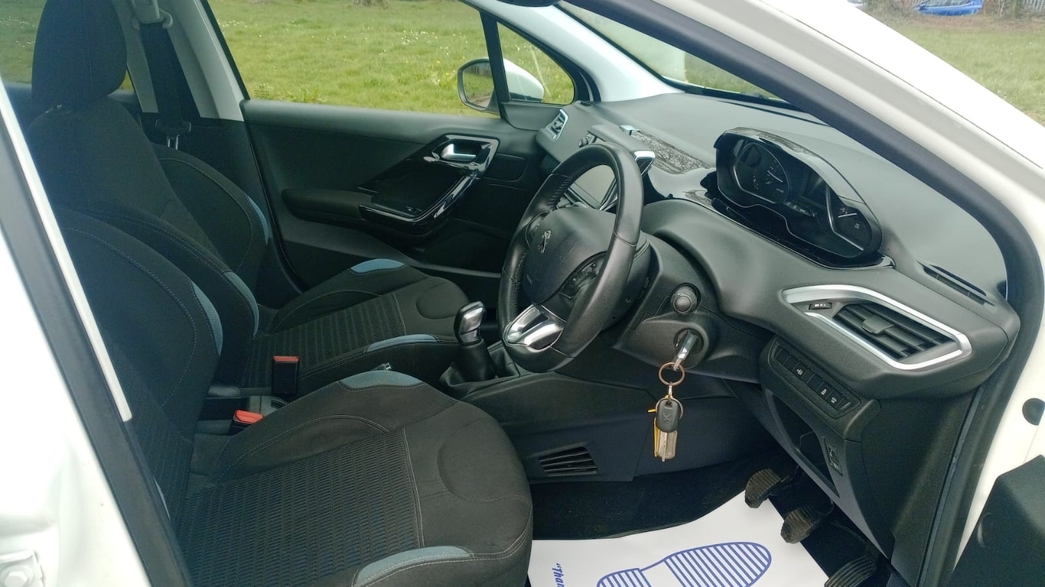 Used Peugeot 208 2014 for sale - 77984326: Photo 7