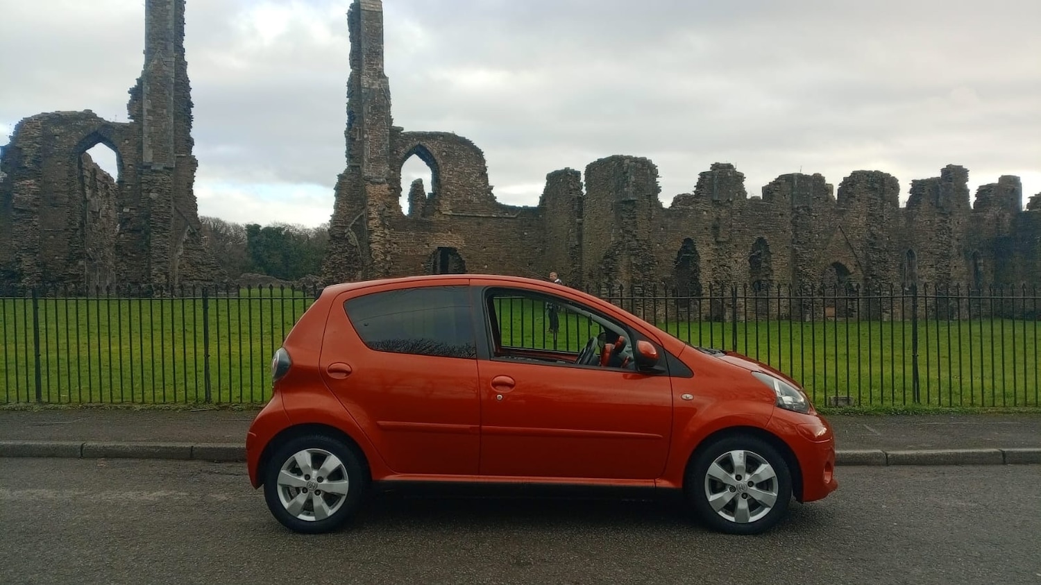 Used Toyota AYGO 2012 for sale - 76905098: Photo 2