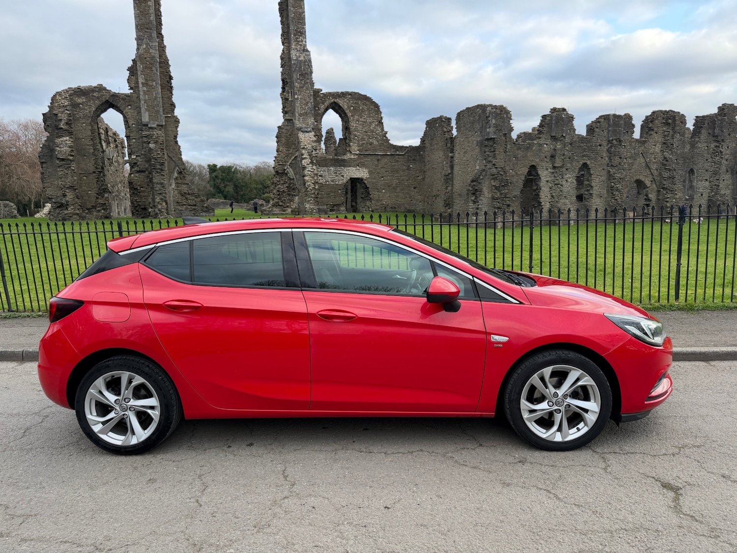 Used Vauxhall Astra 2015 for sale - 77070018: Photo 2