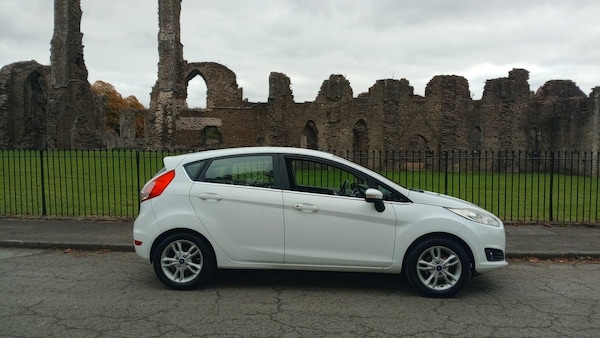 Used Ford Fiesta 2015 for sale - 76230547: Photo 2