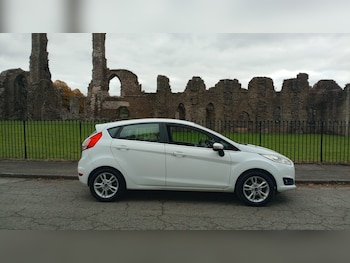 Used Ford Fiesta 2015 for sale - 76230547: Photo 2