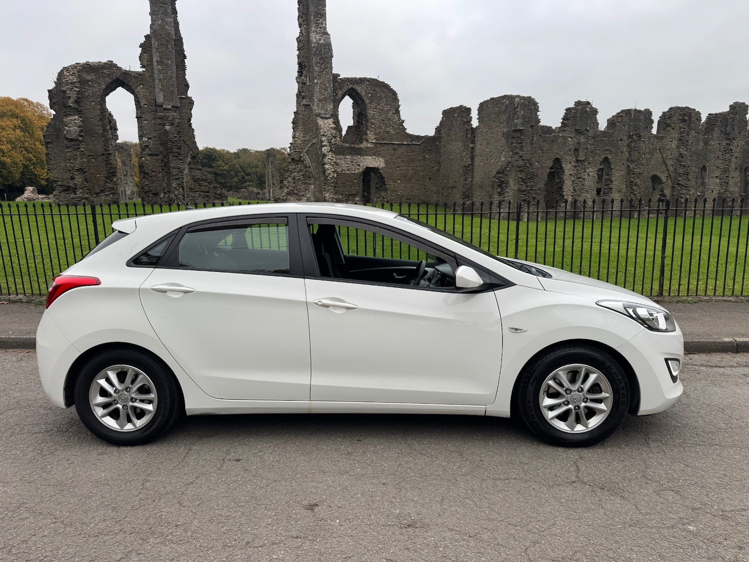Used Hyundai i30 2015 for sale - 76249254: Photo 4
