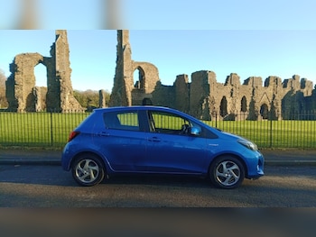 Used Toyota Yaris 2015 for sale - 76693582: Photo