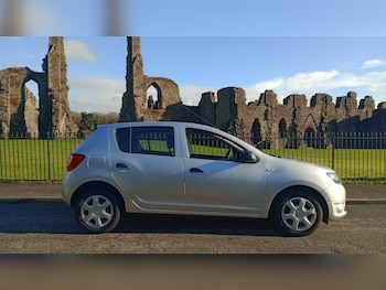 Used Dacia Sandero 2015 for sale - 77324738: Photo