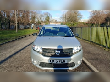 Used Dacia Sandero 2015 for sale - 77324738: Photo