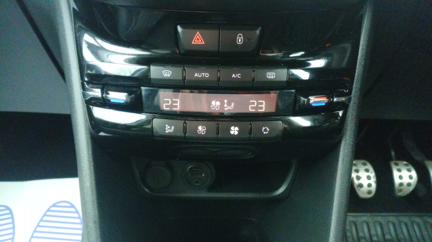 Used Peugeot 208 2016 for sale - 77374100: Photo 17