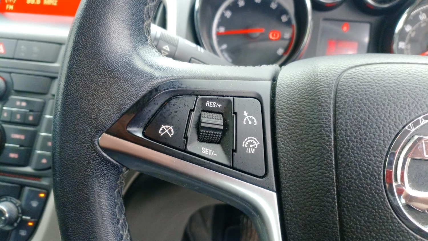 Used Vauxhall Astra 2013 for sale - 77915384: Photo 9