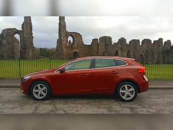 Used Volvo V40 2015 for sale - 77350751: Photo
