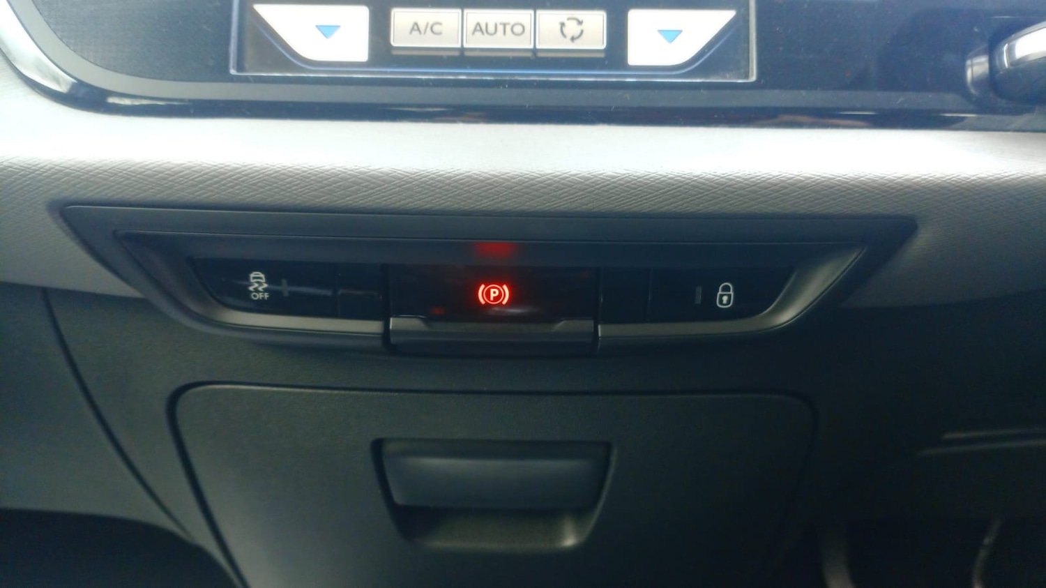 Used Citroen C4 Picasso 2015 for sale - 77568715: Photo 14