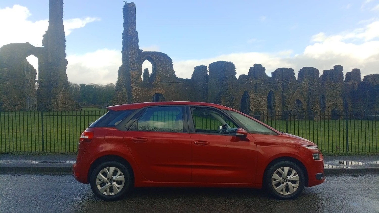 Used Citroen C4 Picasso 2015 for sale - 77568715: Photo 2