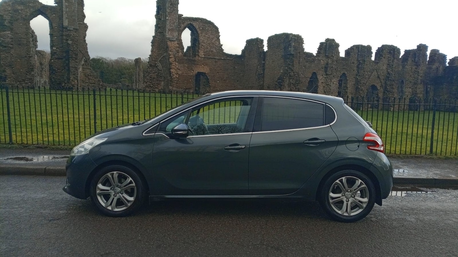 Used Peugeot 208 2013 for sale - 77579638: Photo 2