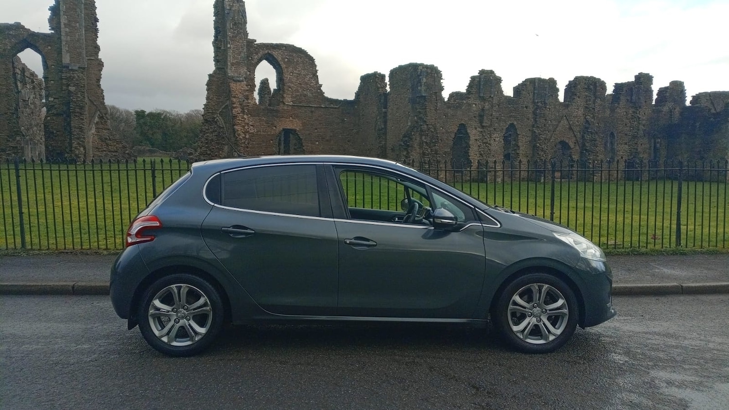 Used Peugeot 208 2013 for sale - 77579638: Photo 4