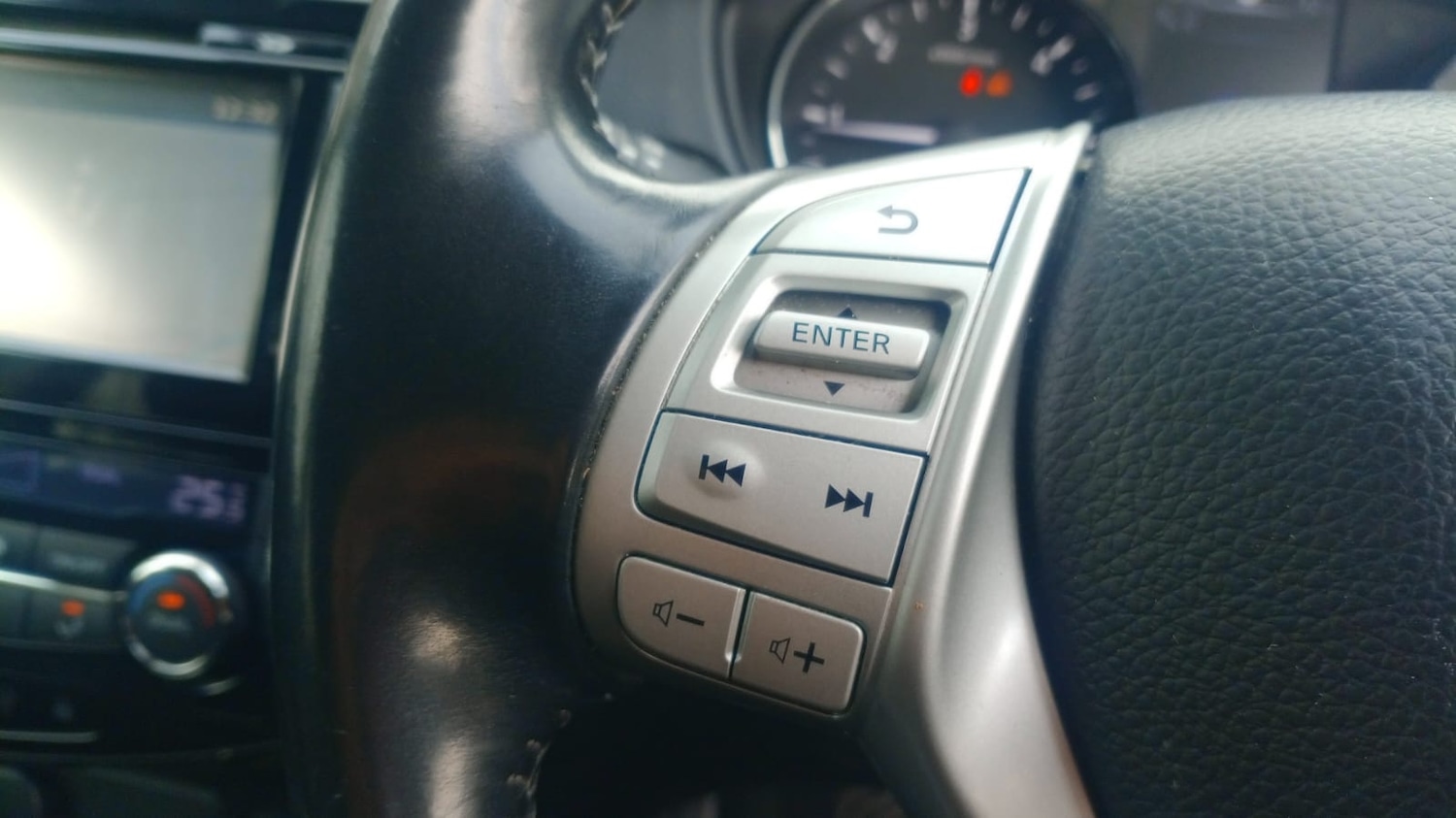 Used Nissan Qashqai 2015 for sale - 77530209: Photo 9