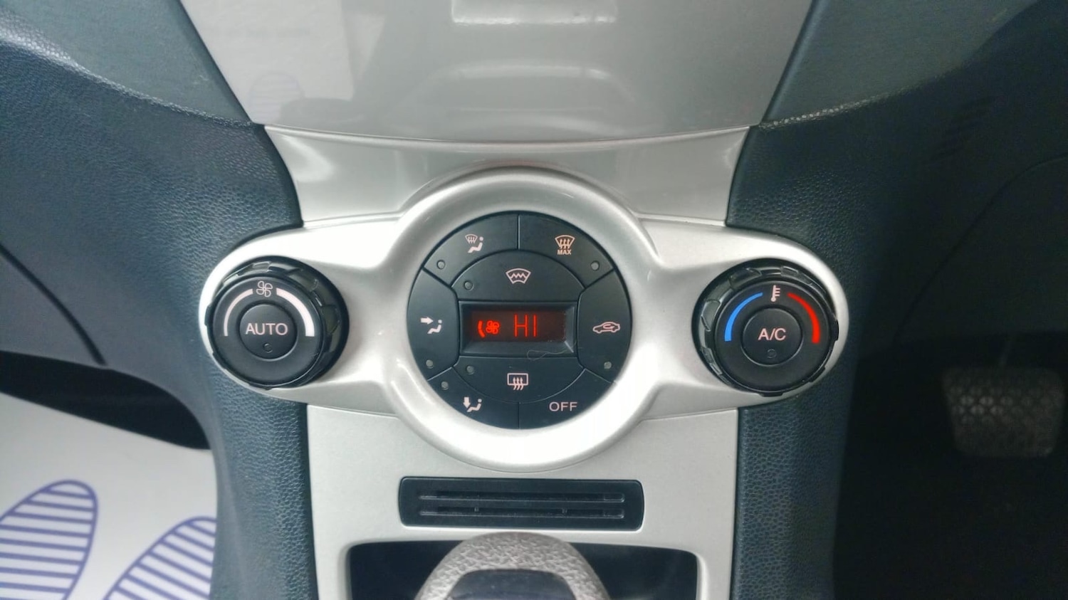 Used Ford Fiesta 2010 for sale - 76612232: Photo 12