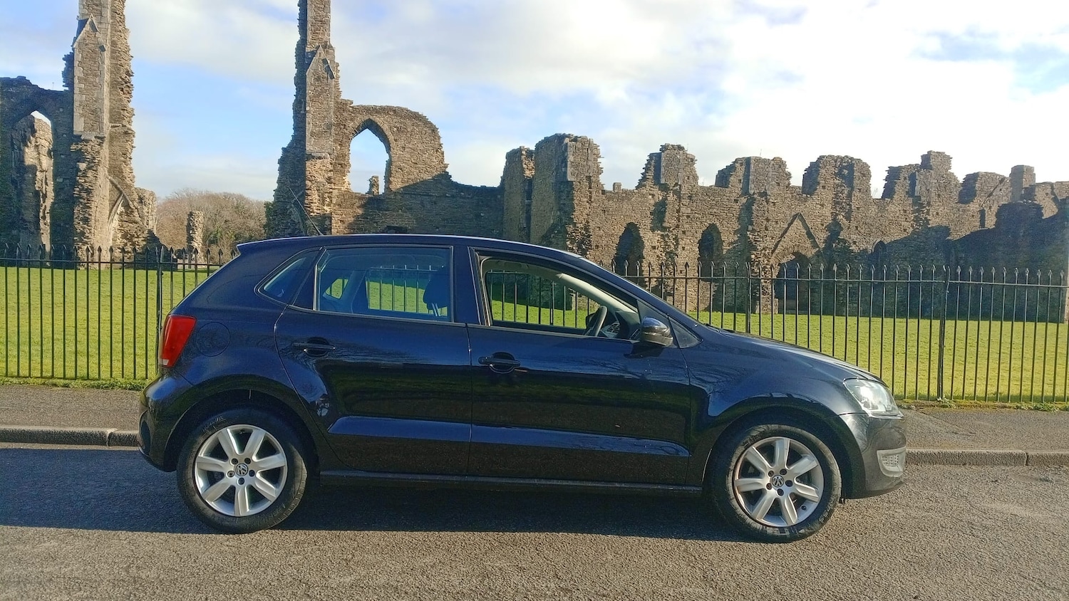 Used Volkswagen Polo 2011 for sale - 77353640: Photo 2