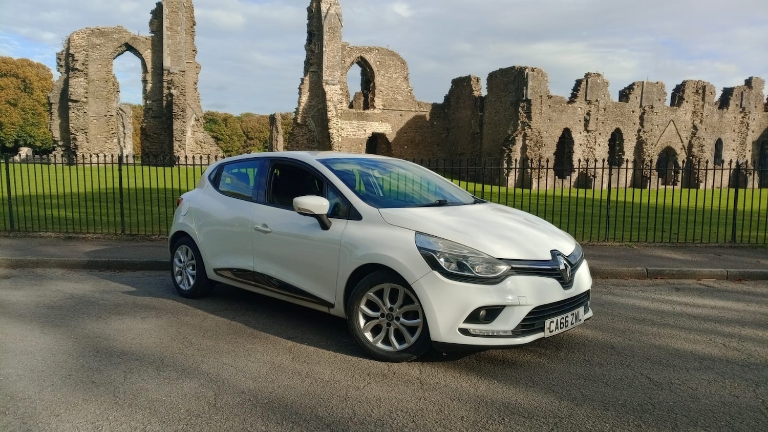 Used Renault Clio 2017 for sale - 76126062: Photo 1