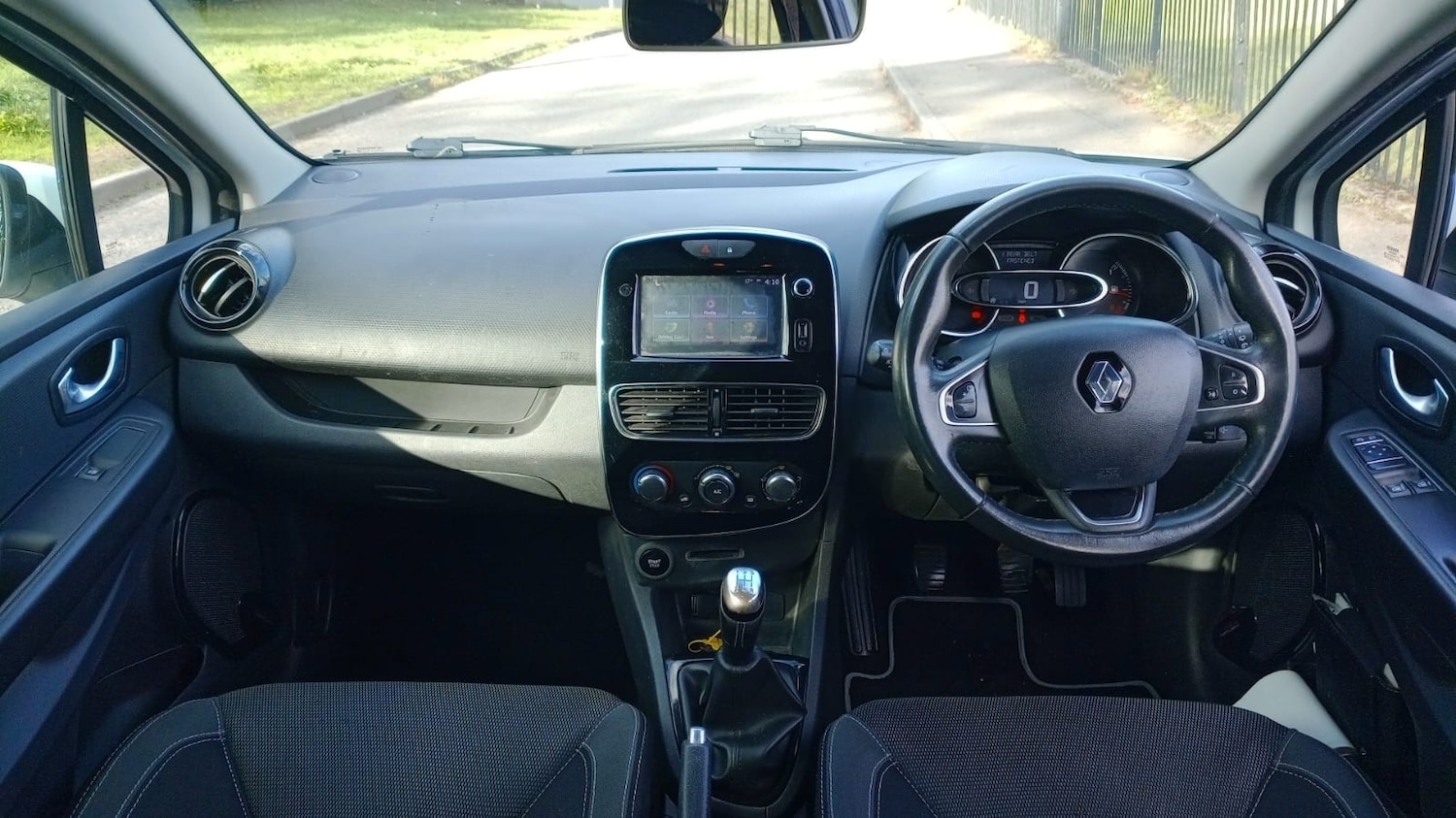 Used Renault Clio 2017 for sale - 76126062: Photo 10