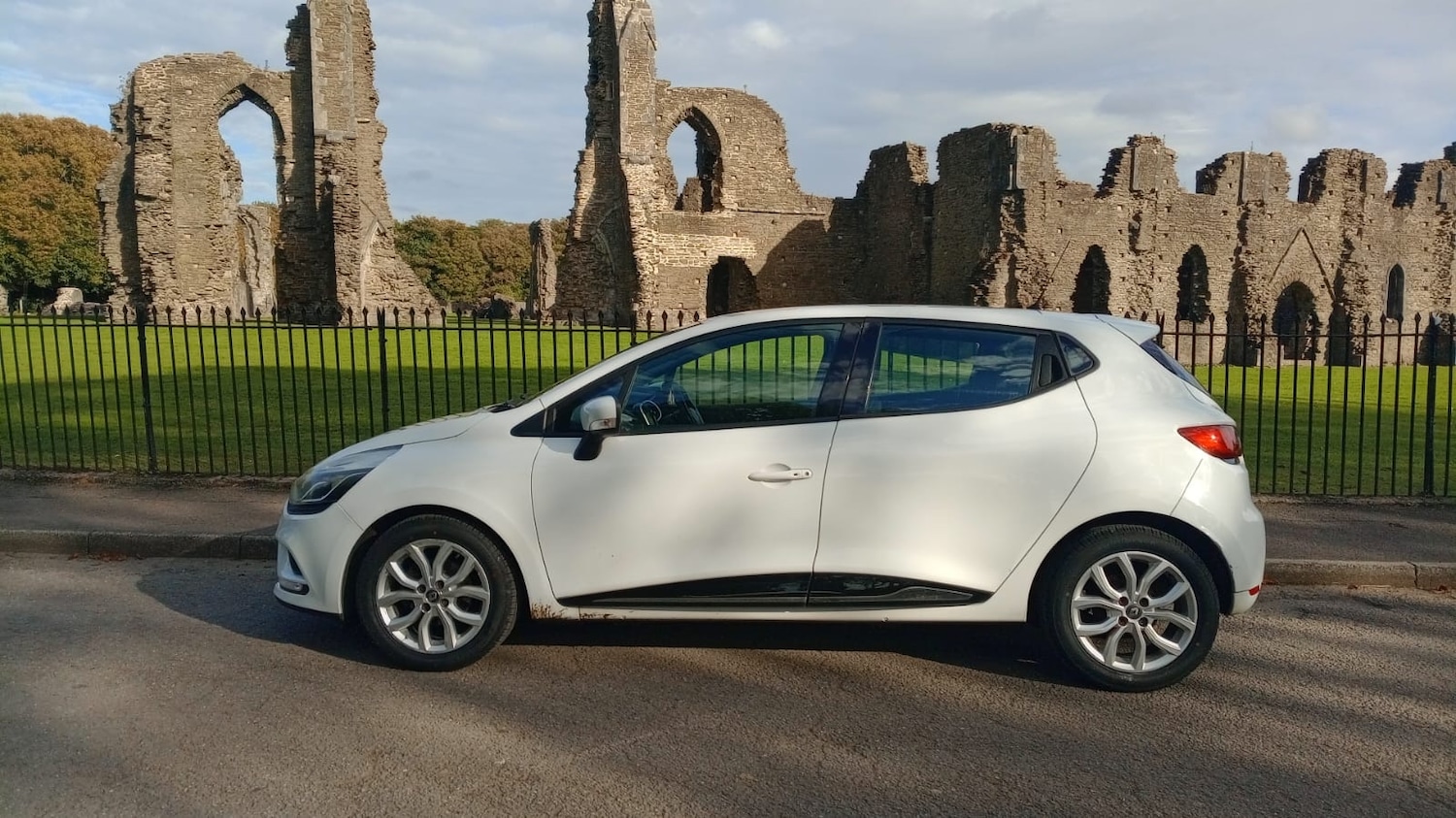 Used Renault Clio 2017 for sale - 76126062: Photo 2